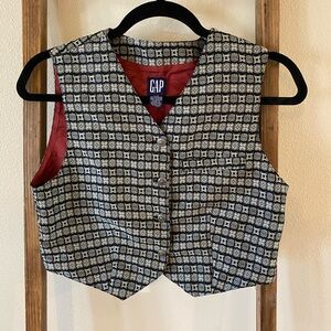 GAP Black & White Geometric Vest with Red Lining